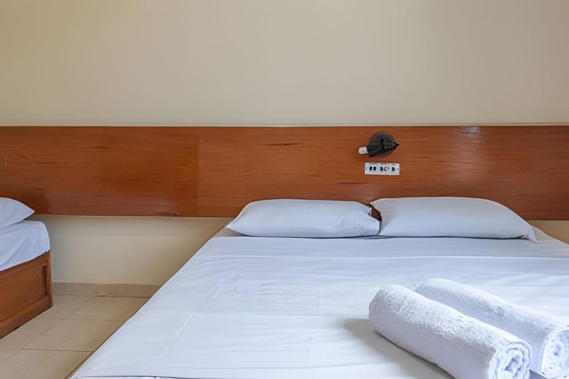 Em Frente A Praia De Taperapuan; Piscina; 1 Quarto; Wifi 300 Mbs; Estacionamento Gratuito 1 Veiculo Porto Seguro Esterno foto