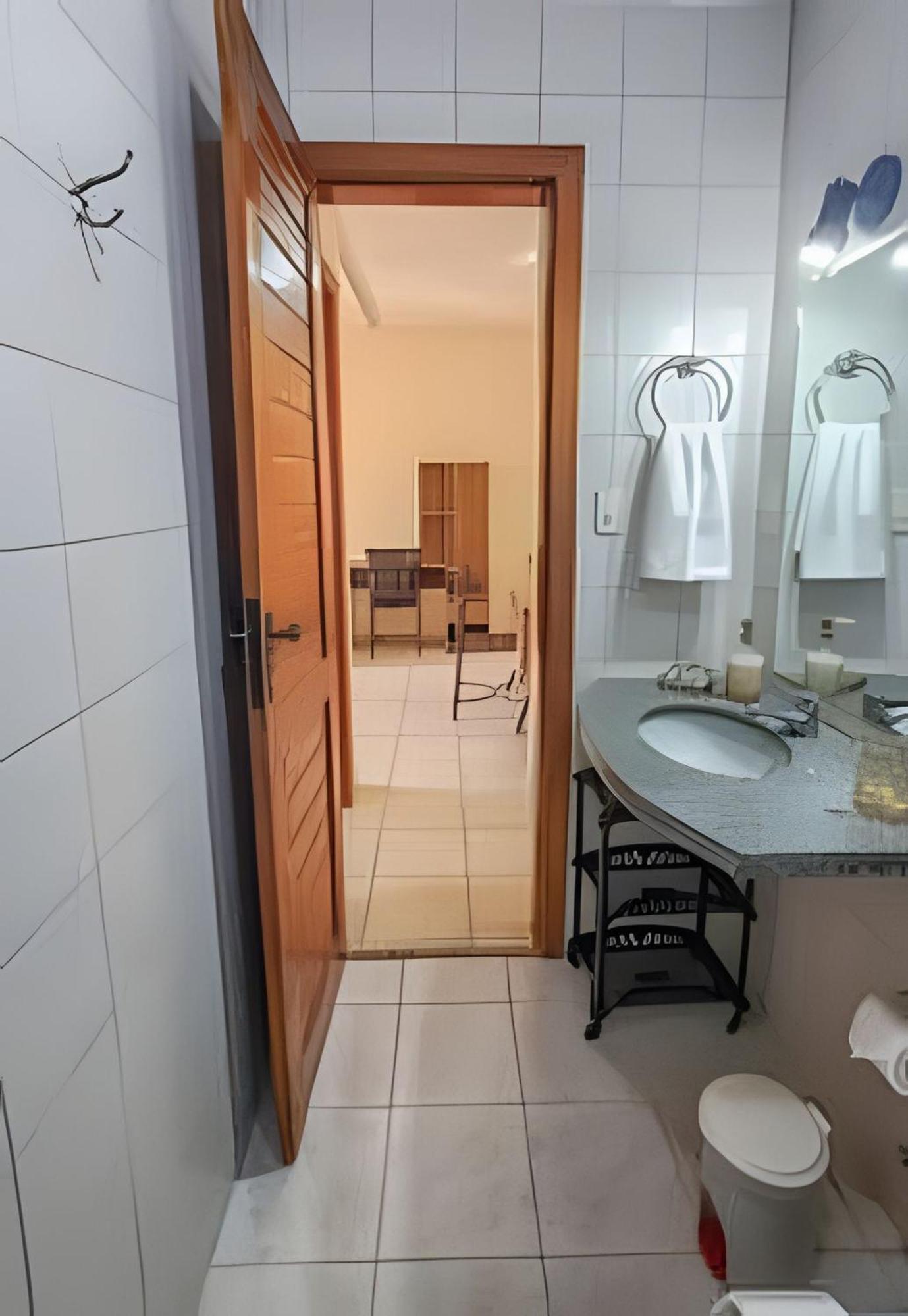 Em Frente A Praia De Taperapuan; Piscina; 1 Quarto; Wifi 300 Mbs; Estacionamento Gratuito 1 Veiculo Porto Seguro Esterno foto